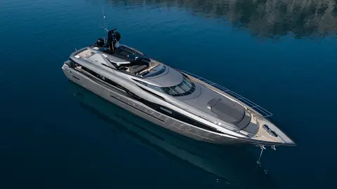 FX Yacht Charter, photograph 7