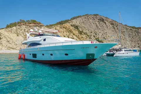 Geminis Yacht Charter, photograph 2