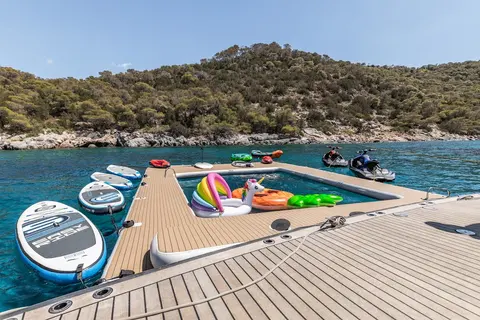 Ghost III Yacht Charter, photograph 11