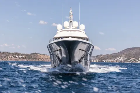 Ghost III Yacht Charter, photograph 2