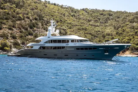 Ghost III Yacht Charter, photograph 5