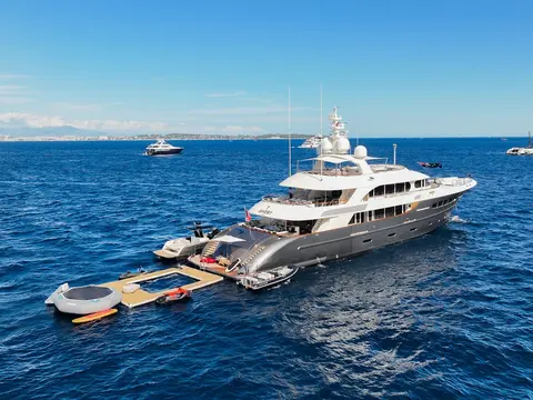 Ghost III Yacht Charter, photograph 7