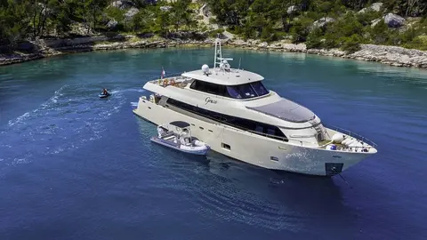 Grace Yacht Charter, photograph 2