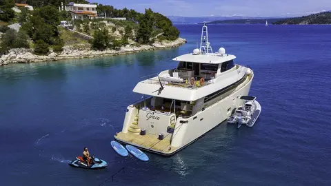 Grace Yacht Charter, photograph 4