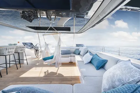 Grey B Yacht Charter, photograph 12