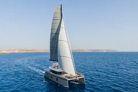 Grey B Yacht Charter, photograph 3