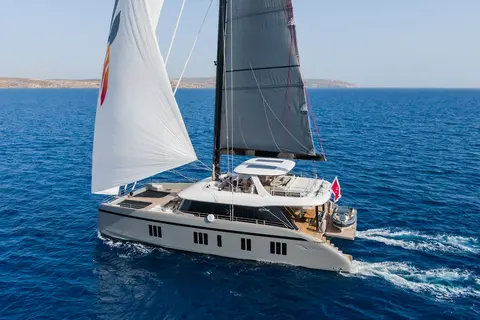 Grey B Yacht Charter, photograph 4