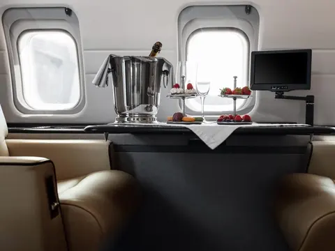 HA-420 Private Jet Charter, photograph 8