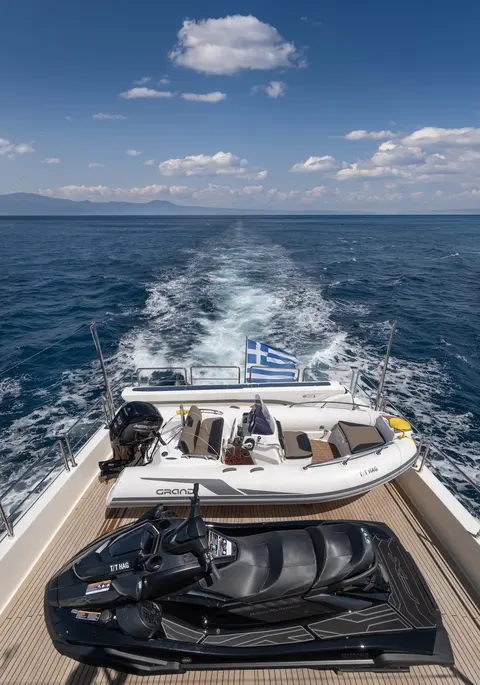 Hag Yacht Charter, photograph 11
