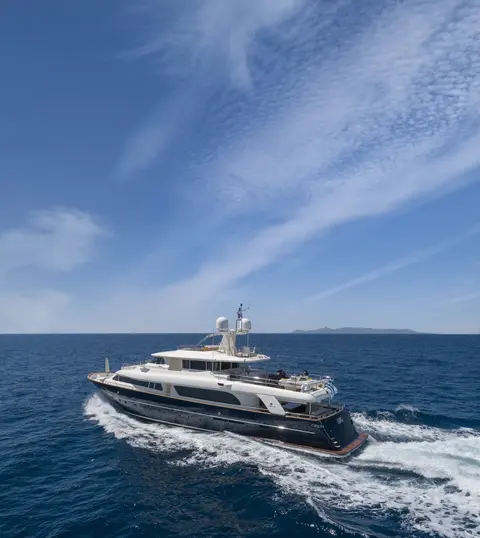 Hag Yacht Charter, photograph 2