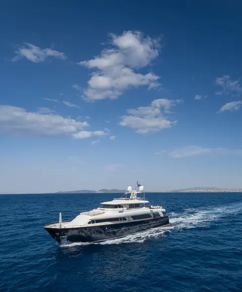 Hag Yacht Charter, photograph 3