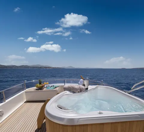 Hag Yacht Charter, photograph 8