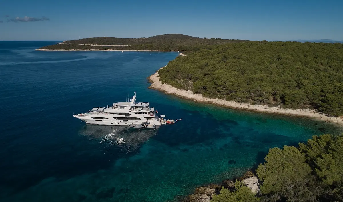 Happy ME Yacht Charter