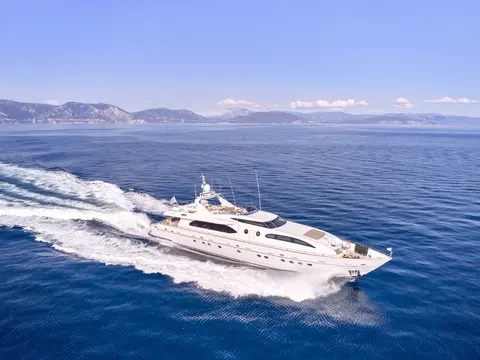 Helios Yacht Charter, photograph 4