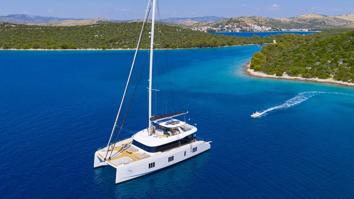 Honeybird Yacht Charter