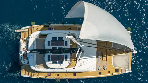 Honeybird Yacht Charter, photograph 4