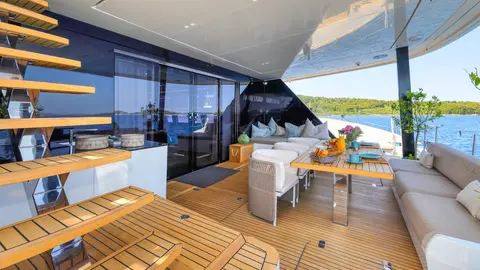 Honeybird Yacht Charter, photograph 6