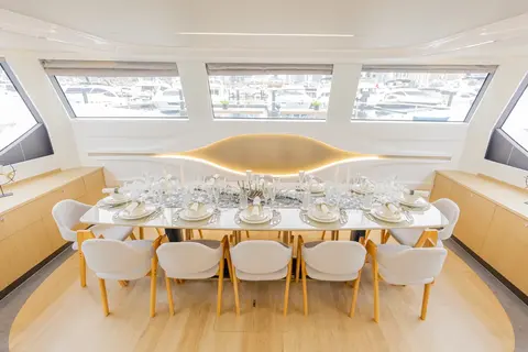 Infinity Yacht Charter in Dubai, photograph 12