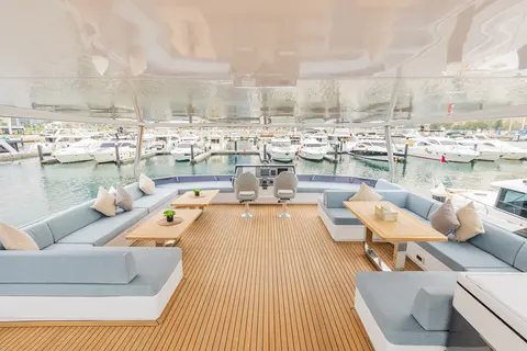 Infinity Yacht Charter in Dubai, photograph 2