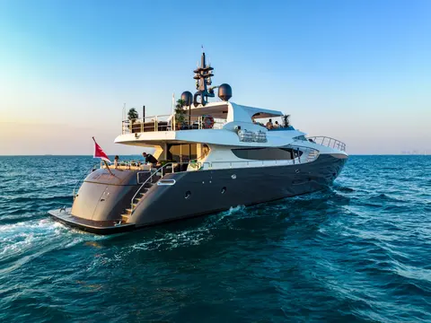Khalili Yacht Charter in Dubai, photograph 2