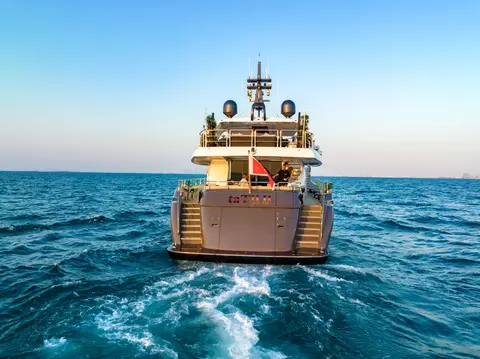 Khalili Yacht Charter in Dubai, photograph 3