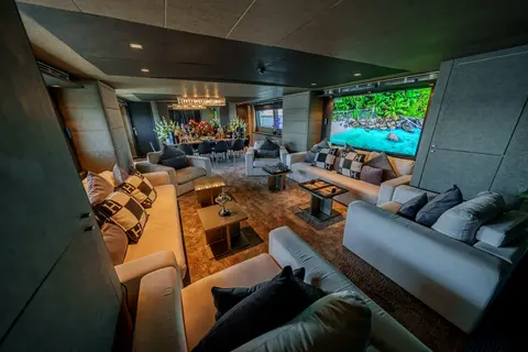 Khalili Yacht Charter in Dubai, photograph 6