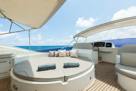 Kiawah II Yacht Charter, photograph 8