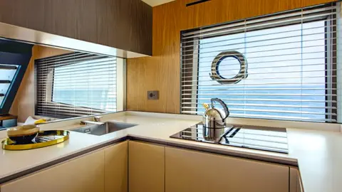 Kimani Yacht Charter, photograph 4