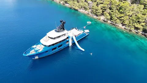 King Benji Yacht Charter, photograph 2