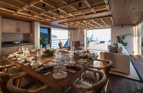 King Benji Yacht Charter, photograph 4