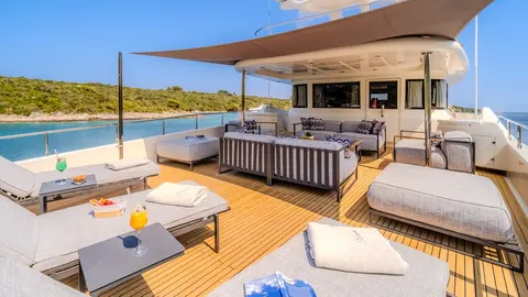 Klobuk Yacht Charter, photograph 11