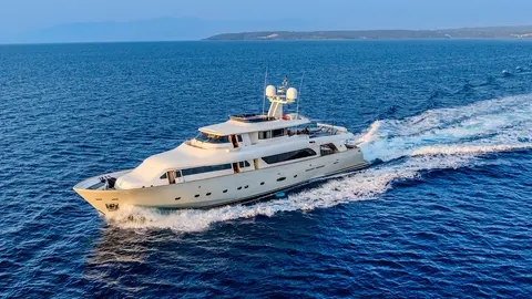 Klobuk Yacht Charter, photograph 2