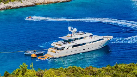 Klobuk Yacht Charter, photograph 3