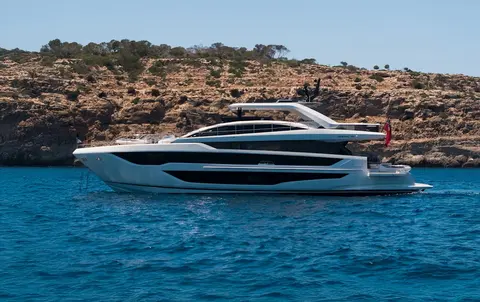 Knead IT Yacht Charter, photograph 2