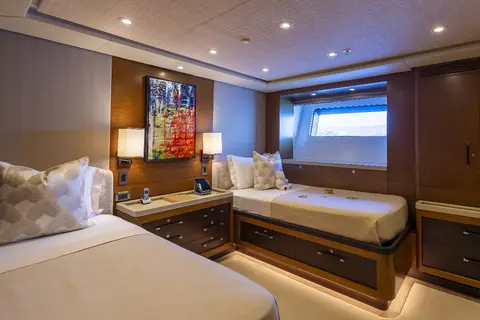 Kokomo Yacht Charter, photograph 12