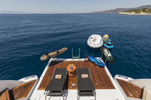 L’equinox Yacht Charter, photograph 10