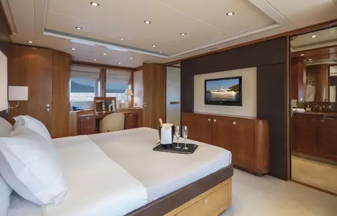 L’equinox Yacht Charter, photograph 11
