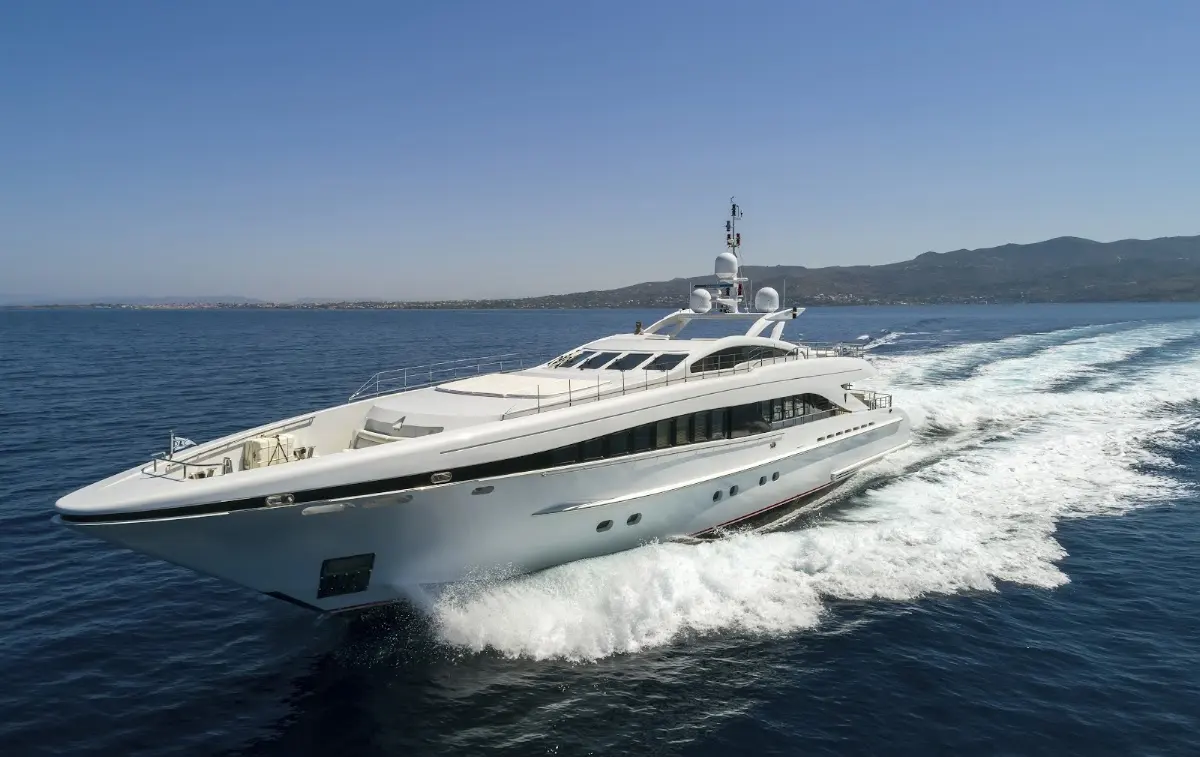 L’equinox Yacht Charter