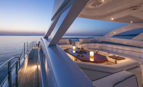 L’equinox Yacht Charter, photograph 2