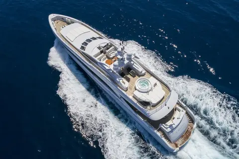 L’equinox Yacht Charter, photograph 3