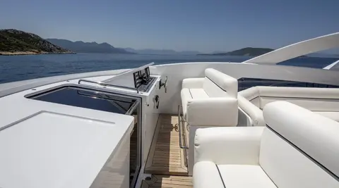 L’equinox Yacht Charter, photograph 5