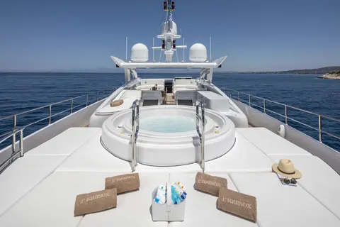 L’equinox Yacht Charter, photograph 7