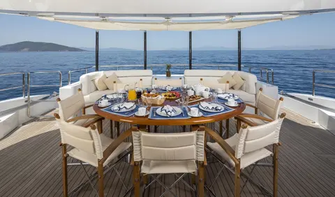 L’equinox Yacht Charter, photograph 8