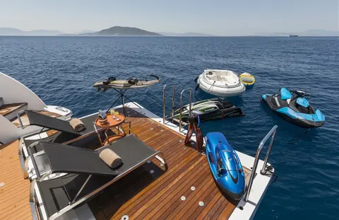 L’equinox Yacht Charter, photograph 9