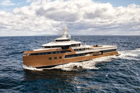 LA Datcha Yacht Charter, photograph 7