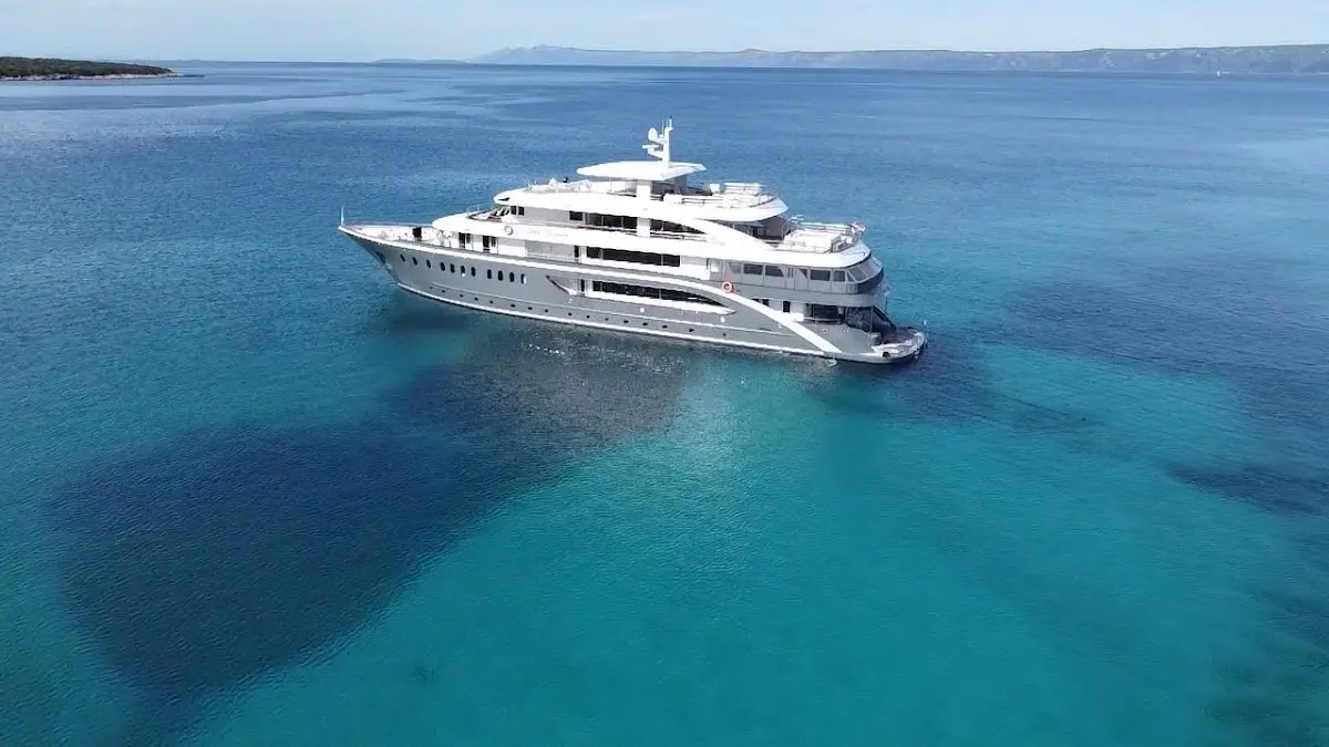 Lady Eleganza Yacht Charter