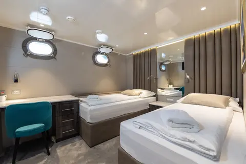 Lady Eleganza Yacht Charter, photograph 3