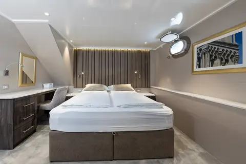 Lady Eleganza Yacht Charter, photograph 6