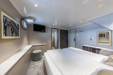 Lady Eleganza Yacht Charter, photograph 8