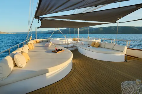 Lady Gita Yacht Charter, photograph 10